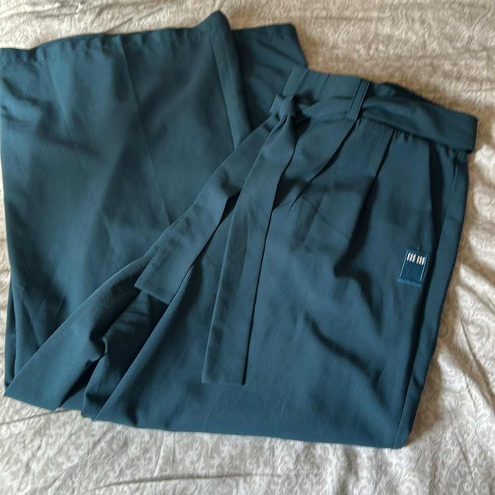 Her Universe:Doctor Who wide leg slacks EUC
